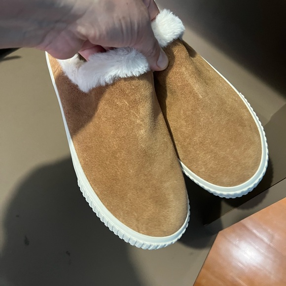 Timberland Brown Suede Slip-On Shoes with White Fur Sz 8 . Women’s, never used - Picture 2 of 6